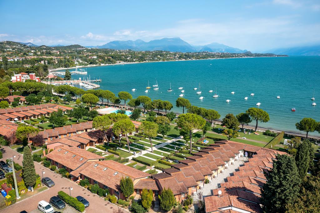 Front Lake Resort Le Corti Del Lago Regio Gardameer